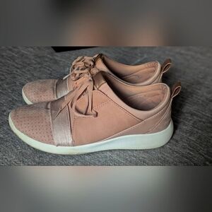 Women's Big Buddha Pink Ribbon Shoes